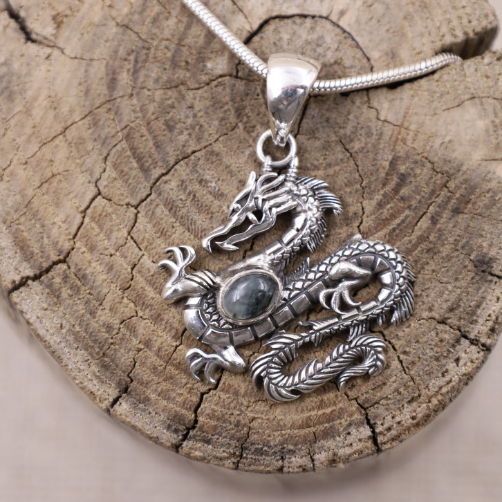 Pendentif en argent et préhnite - dragon