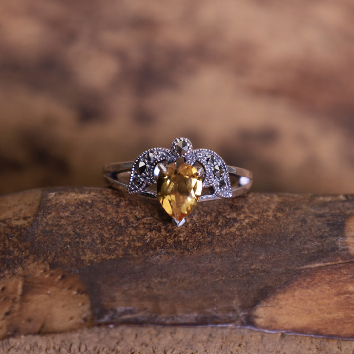 Bague d'exception en argent avec citrine et marcassites