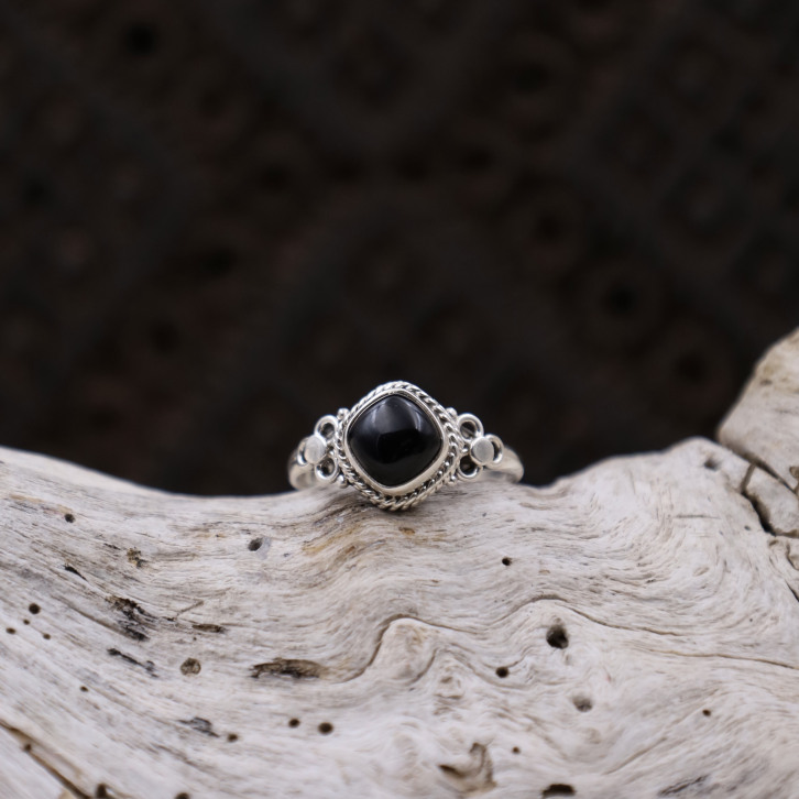 Bague en argent et onyx