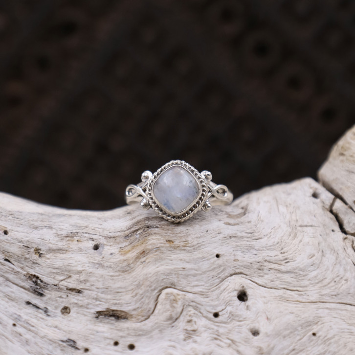 Bague en argent et pierre de lune