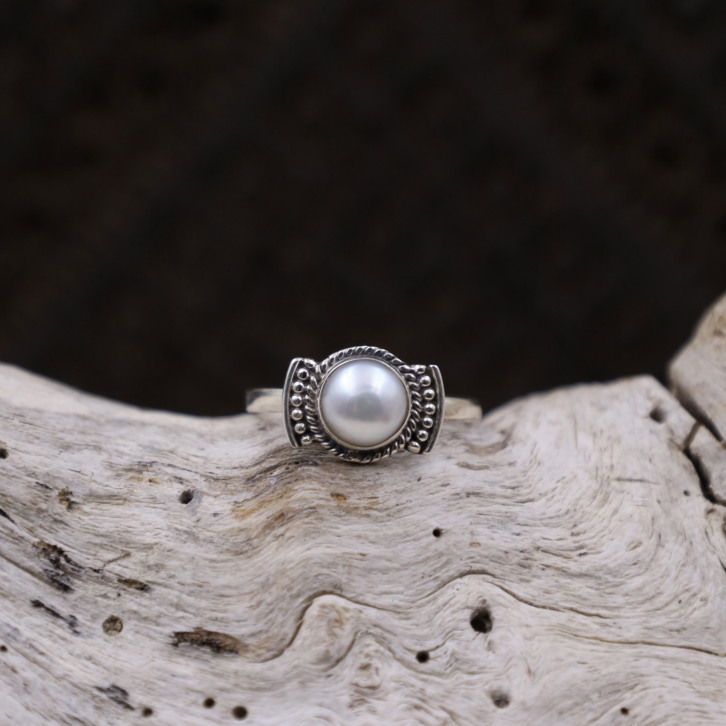 Bague en argent et perle de rivière