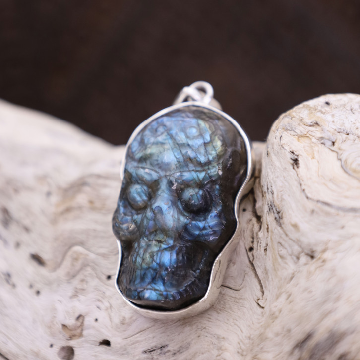 Pendentif en argent et labradorite - tête de mort