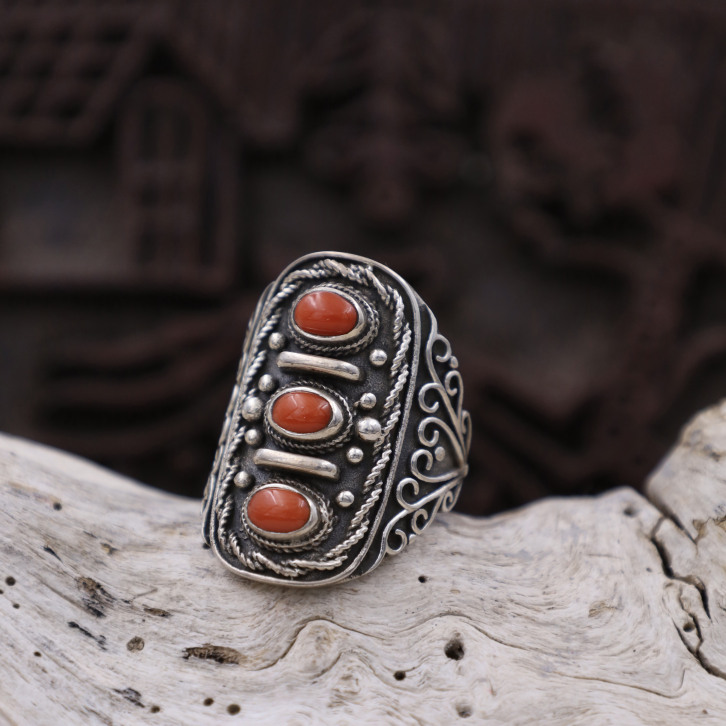 Bague en argent et corail