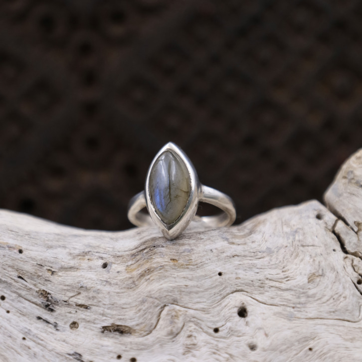 Bague en argent et labradorite