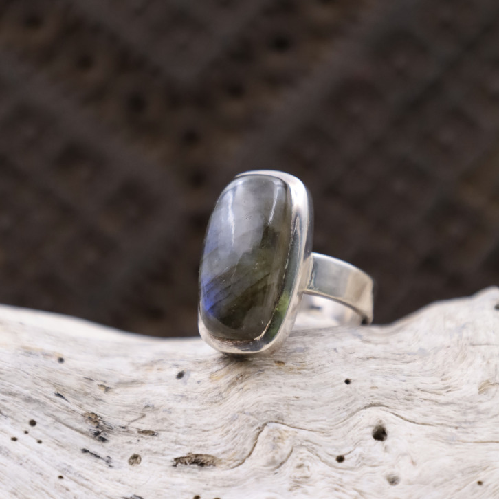 Bague en argent et labradorite