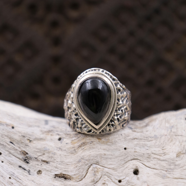 Bague en argent et onyx