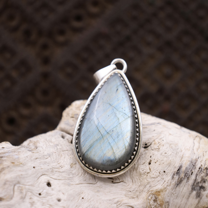 Pendentif en argent et labradorite