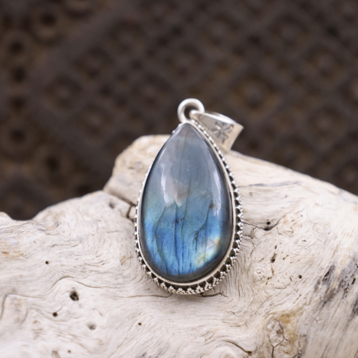 Pendentif en argent et labradorite