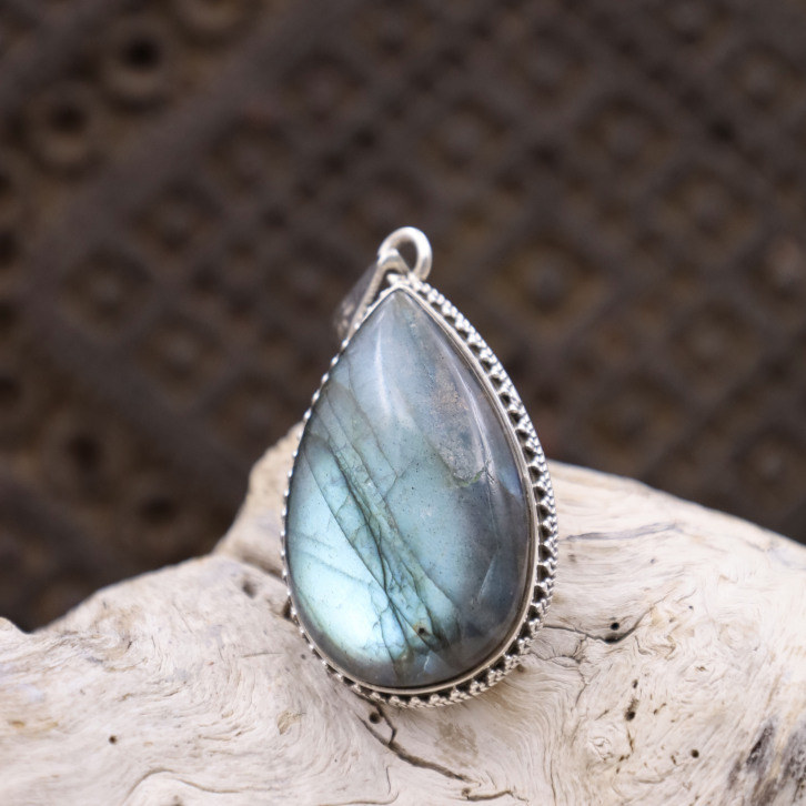 Pendentif en argent et labradorite