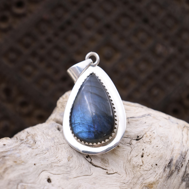 Pendentif en argent et labradorite