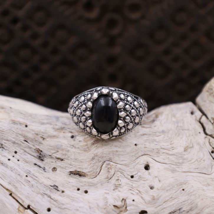 Bague en argent et onyx