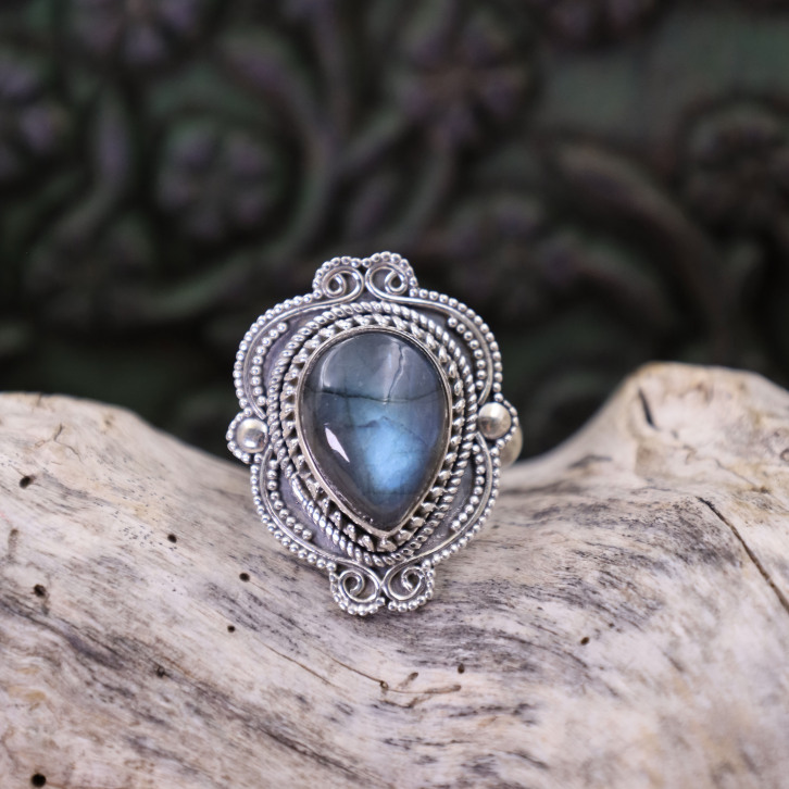 Bague en argent et labradorite