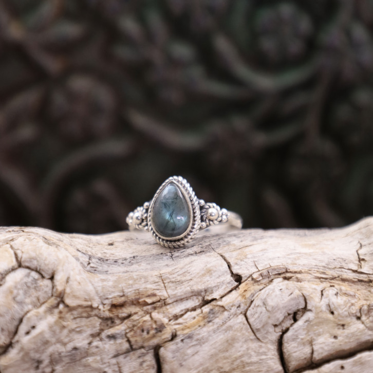 Bague en argent et labradorite