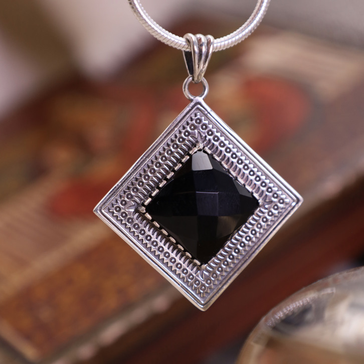 Pendentif en argent et onyx