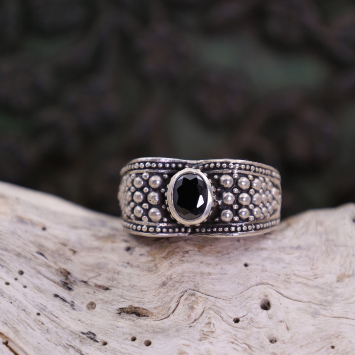 Bague en argent et onyx