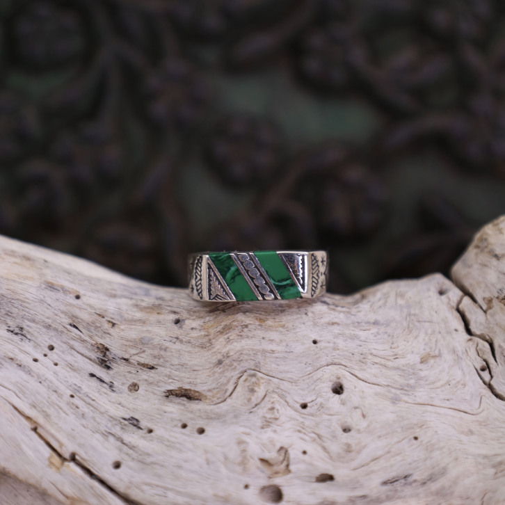 Bague en argent et malachite