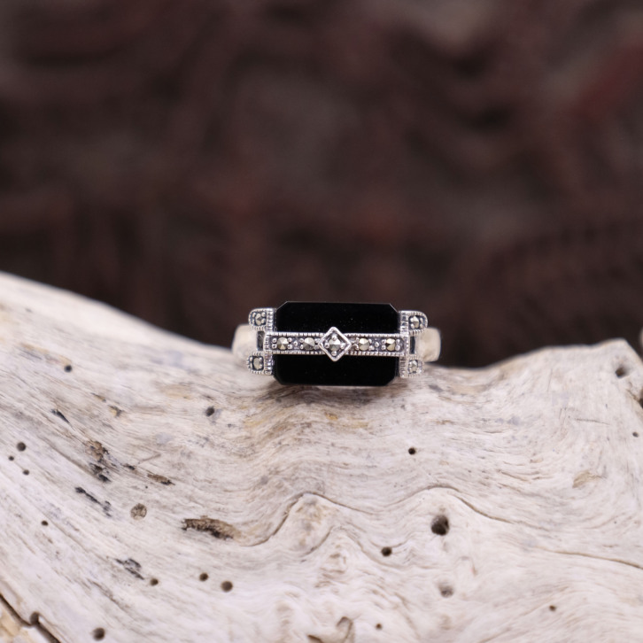 Bague d'exception en argent avec marcassites et onyx - serpent