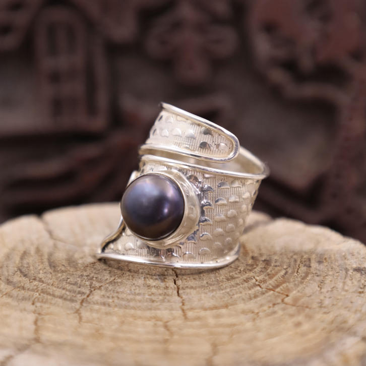 Bague en argent et perle noire