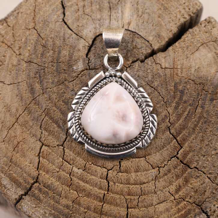 Pendentif en argent et pierre larimar rose