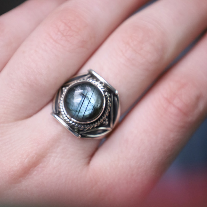 Bague en argent et labradorite