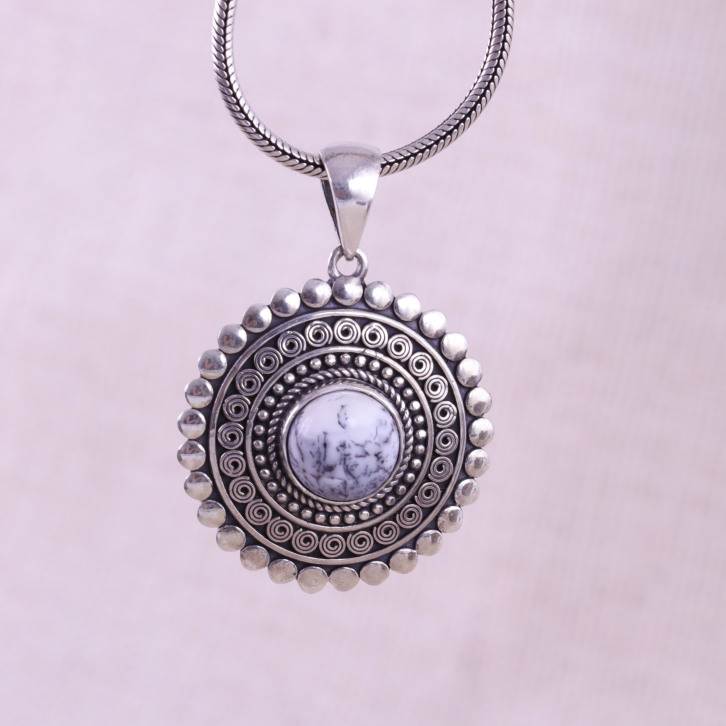 Pendentif en argent et opale dendritique